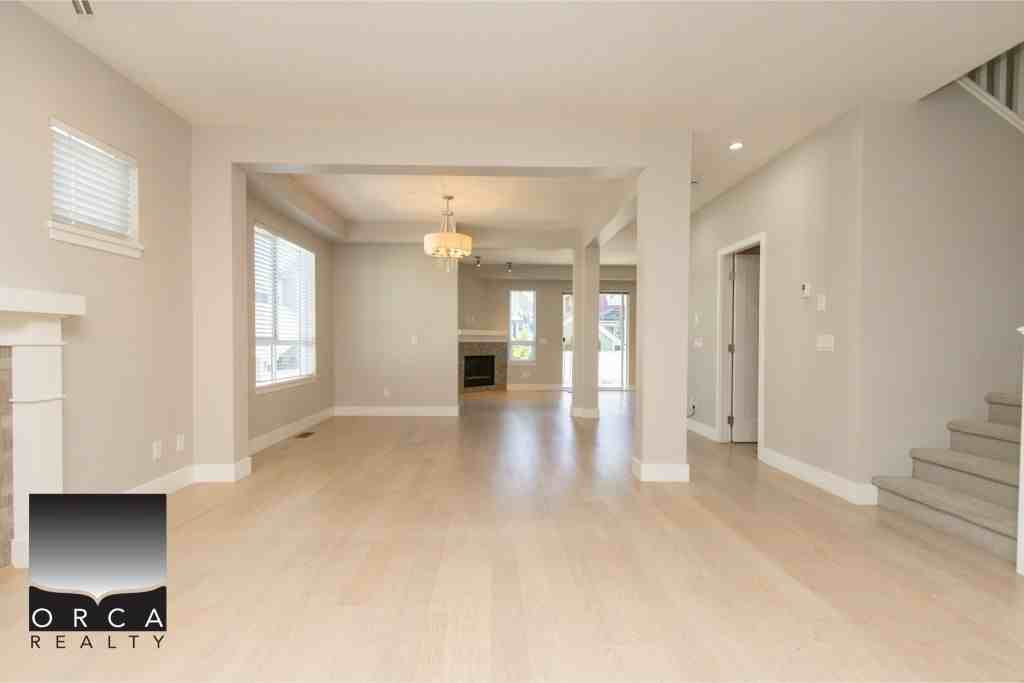 293 Camata Street, New Westminster - Photo 4 of 32