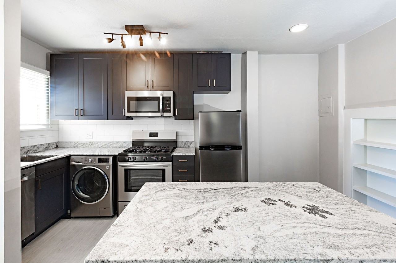 Lincoln Arms Apartments - Photo 4 of 18