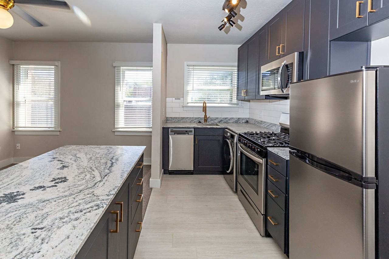 Lincoln Arms Apartments - Photo 5 of 18