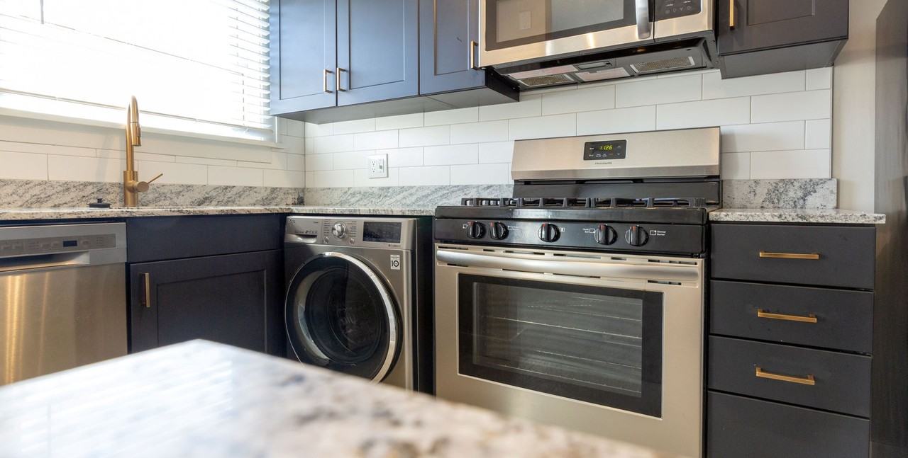Lincoln Arms Apartments - Photo 6 of 18