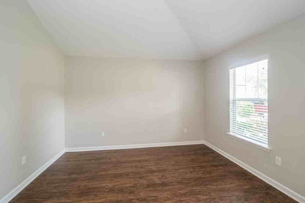 14081 Bradley Cove Rd - Photo 7 of 16