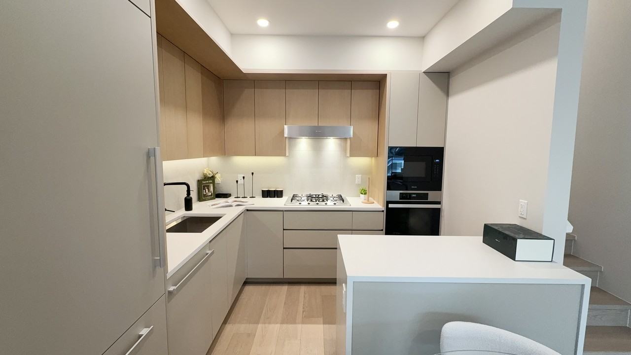 110 West Woodstock Avenue - Photo 4 of 17