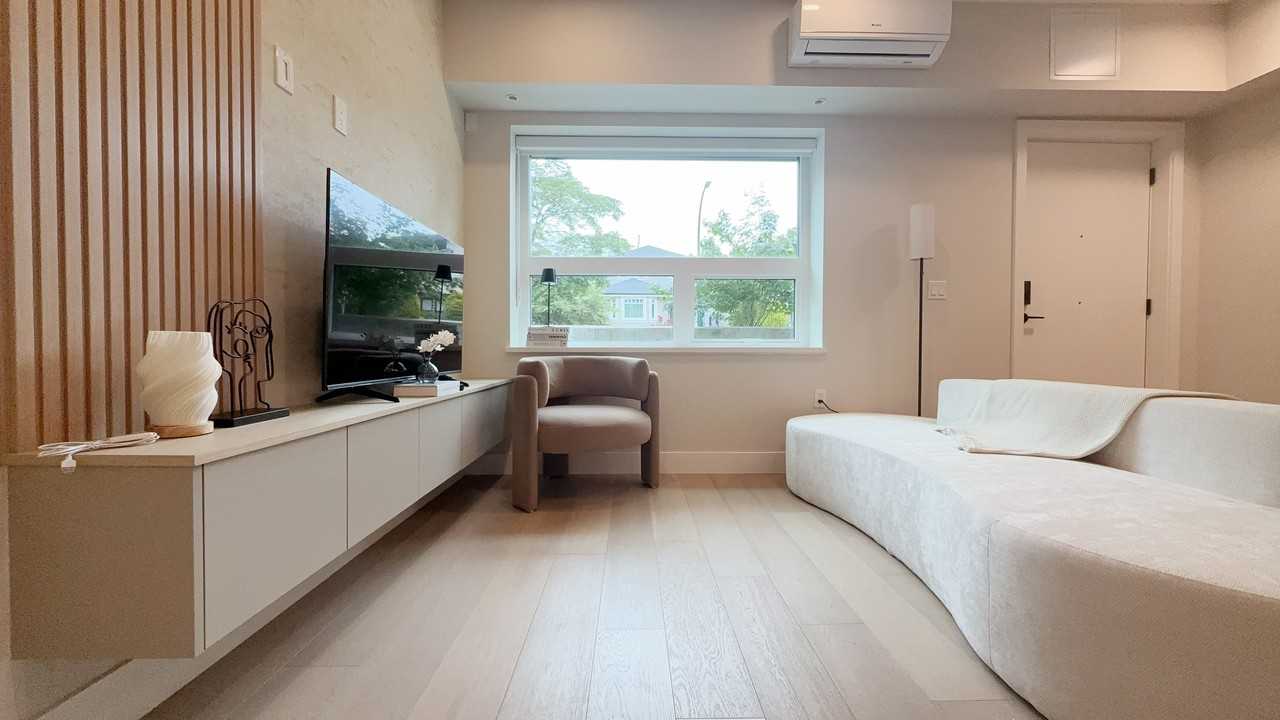 110 West Woodstock Avenue - Photo 2 of 17
