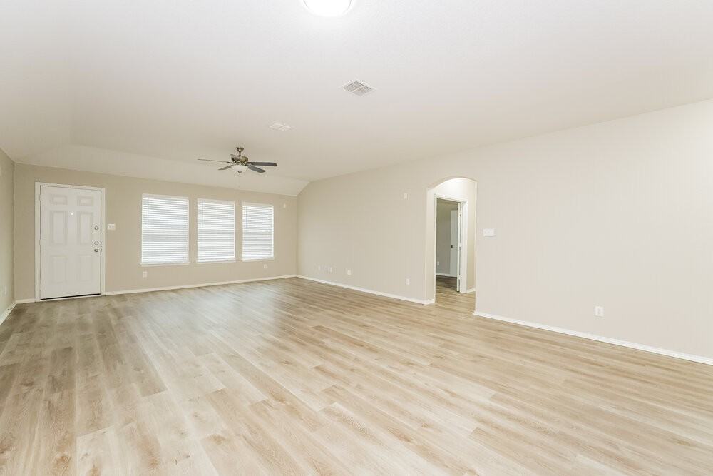 3737 Sapphire St - Photo 3 of 19