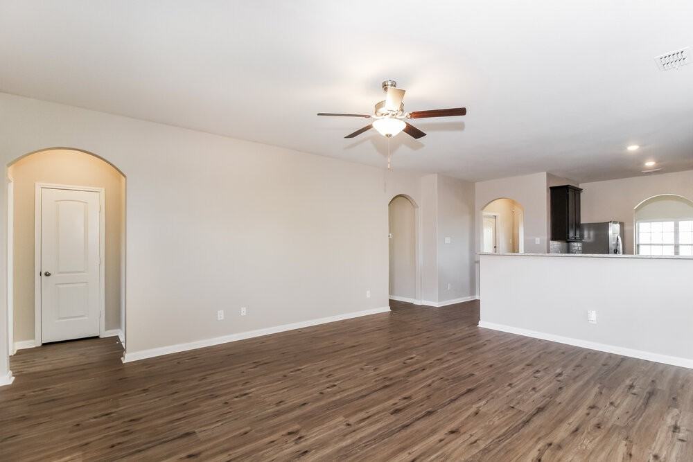 204 Aaron St - Photo 7 of 19