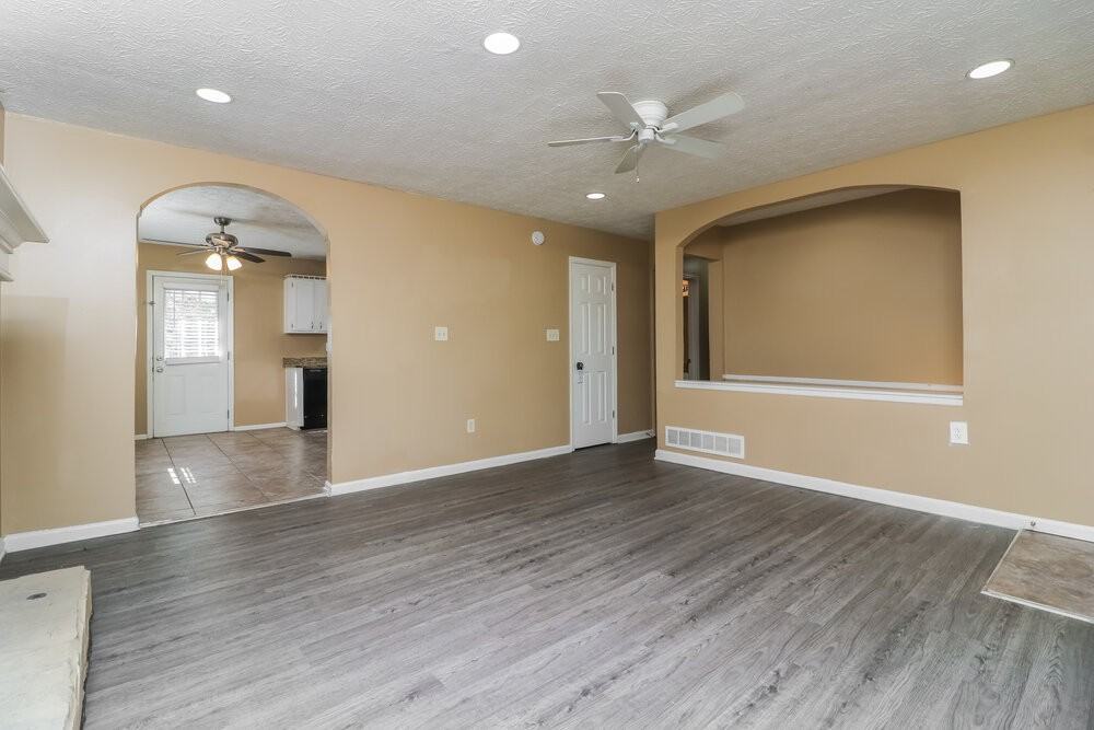 28 Doe Ln - Photo 7 of 20
