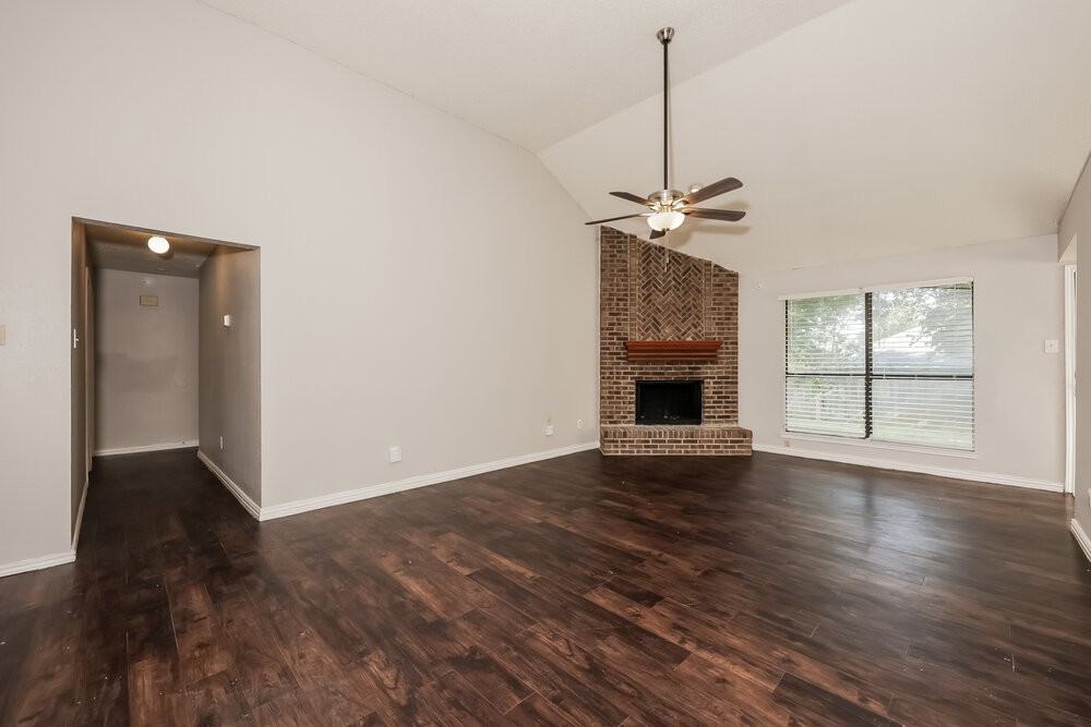 3309 Creekwood Ln - Photo 3 of 16