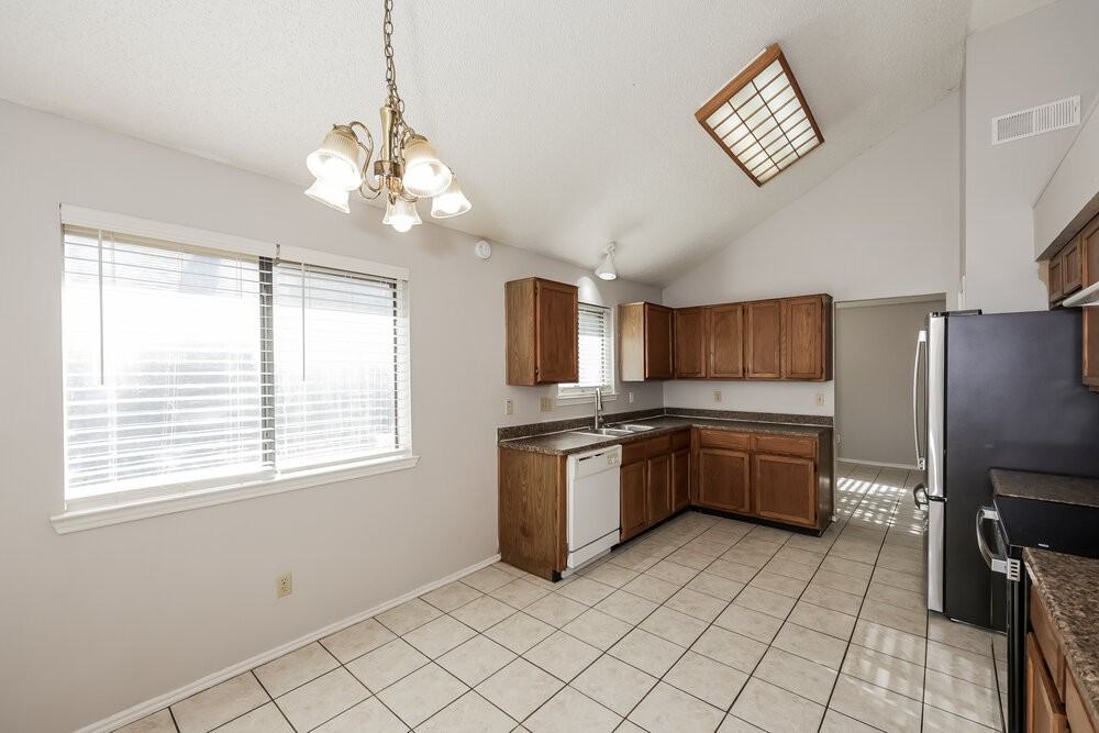 3309 Creekwood Ln - Photo 6 of 16