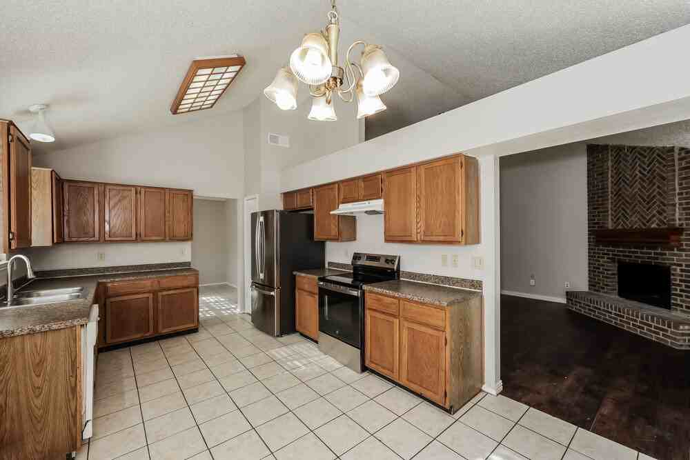 3309 Creekwood Ln - Photo 7 of 16