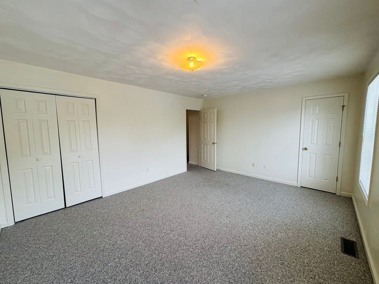 725 E Main St - Photo 5 of 15