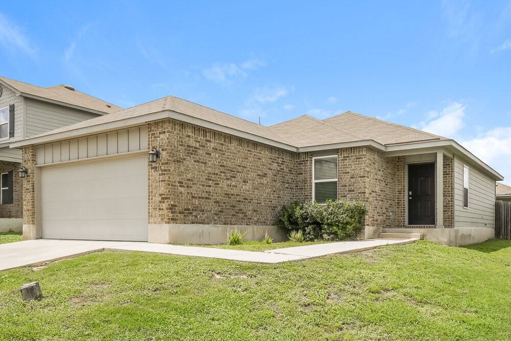3215 Pedernales Dr - Photo 3 of 16
