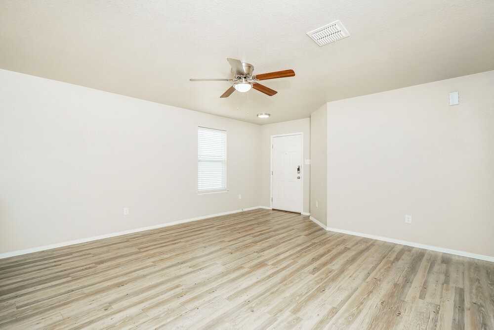 3215 Pedernales Dr - Photo 4 of 16