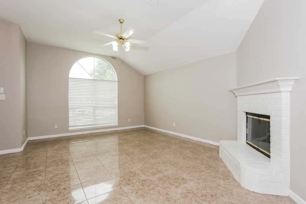 736 W Colony Dr - Photo 4 of 16