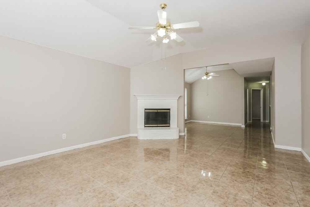736 W Colony Dr - Photo 5 of 16