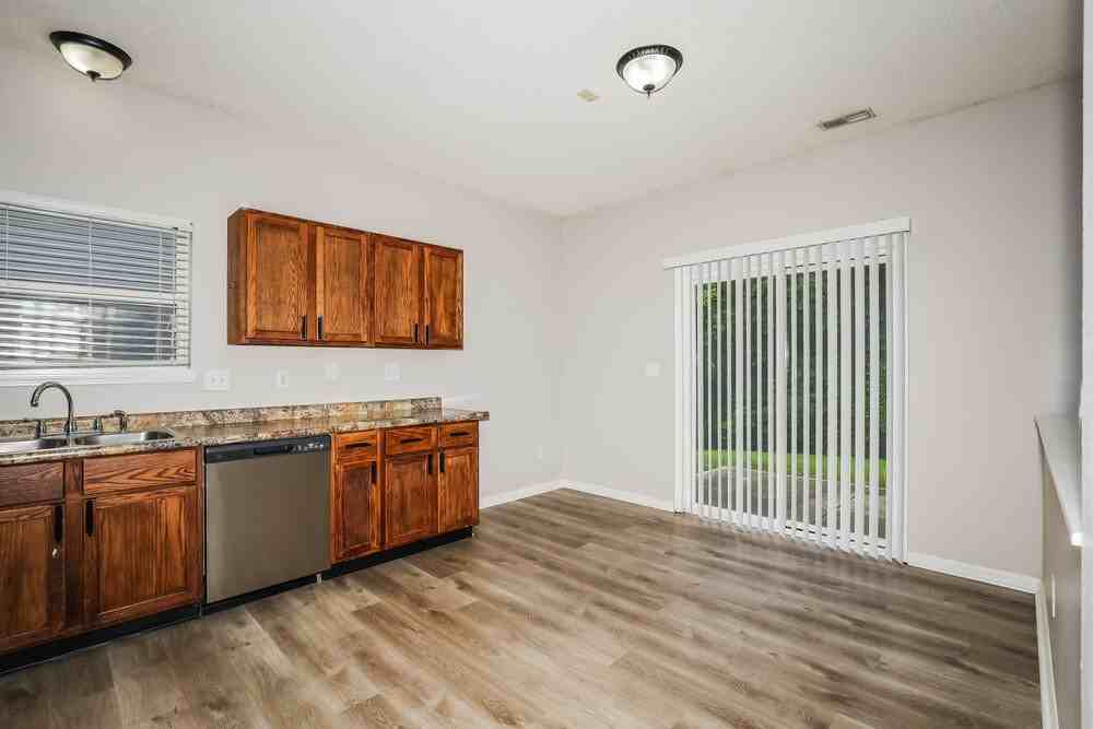5810 Long Lake Ln - Photo 6 of 16