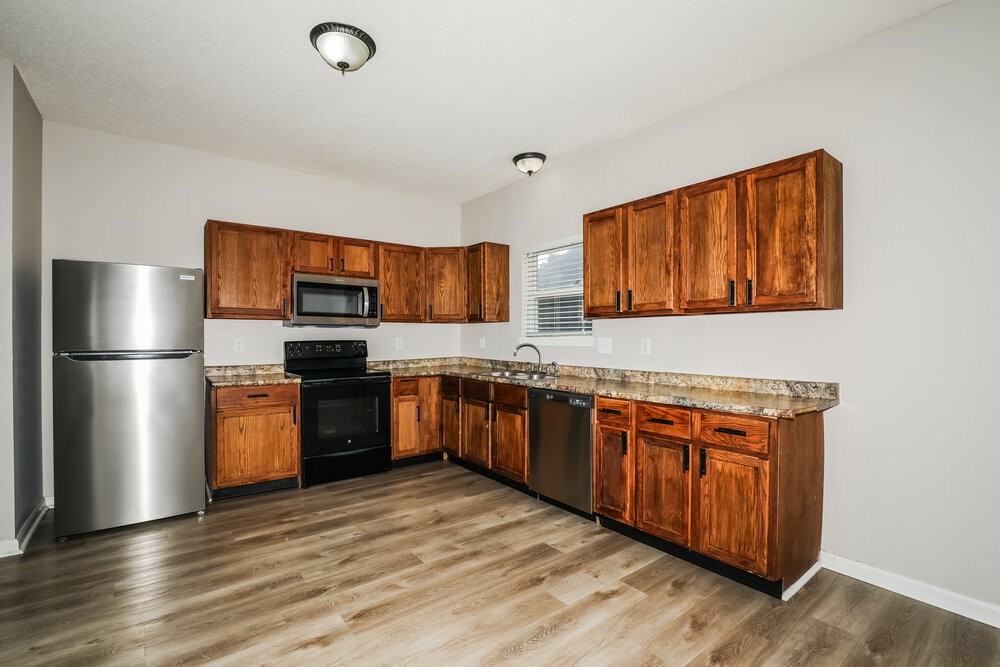 5810 Long Lake Ln - Photo 7 of 16