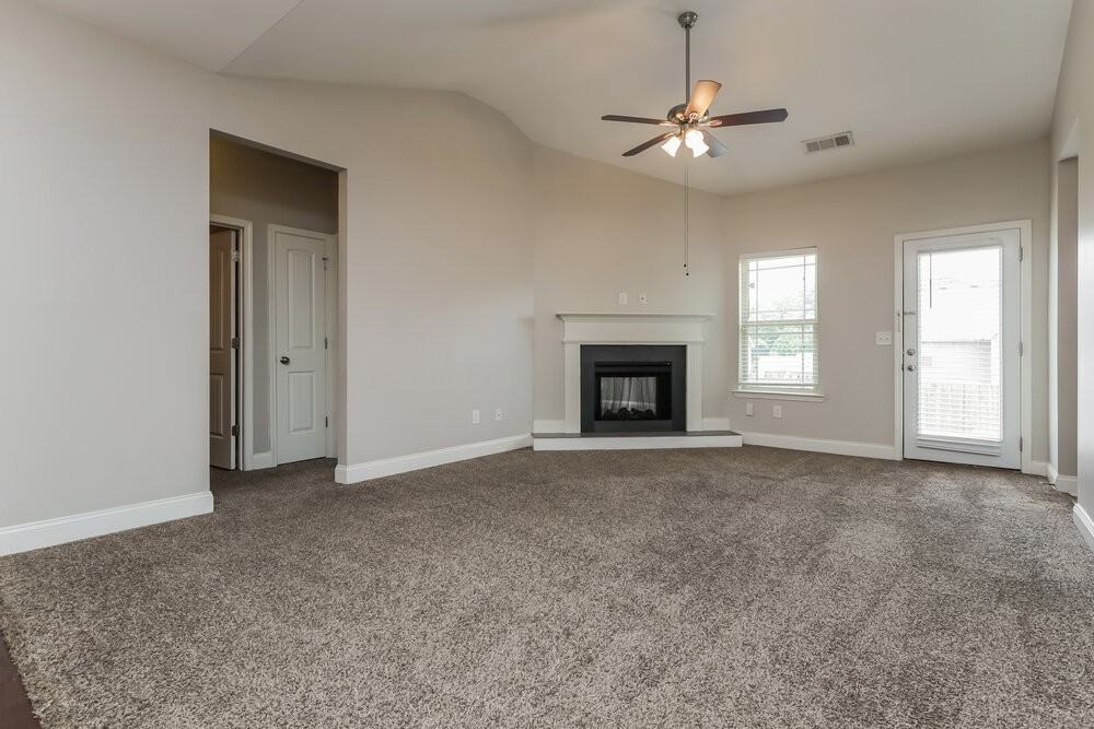 547 Joneus Dr - Photo 4 of 16