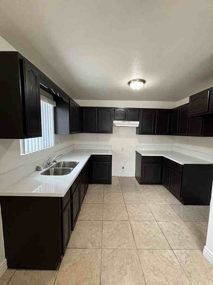 639 East 87th Street - Photo 4 of 10