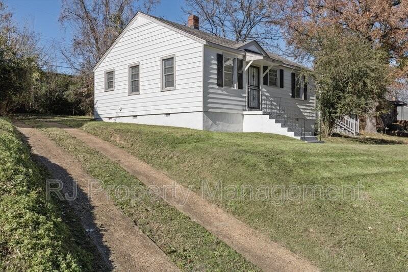 1779 Preston St - Photo 3 of 25