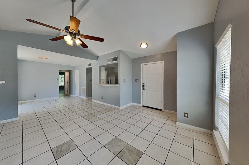 420 Dollins St - Photo 3 of 12
