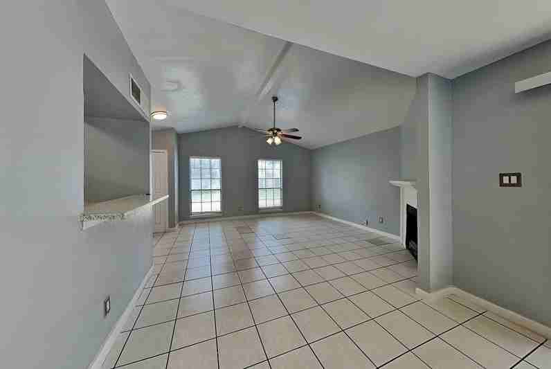 420 Dollins St - Photo 6 of 12