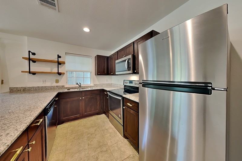 3321 Rutz St - Photo 4 of 18