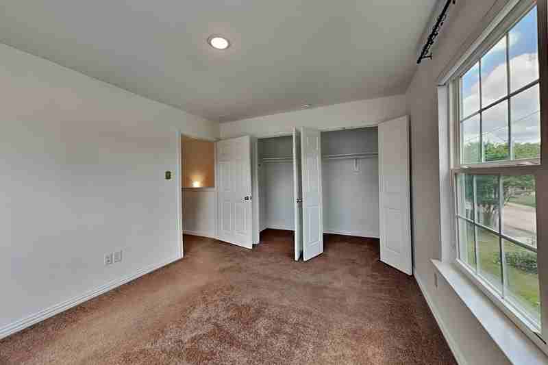 3321 Rutz St - Photo 5 of 18