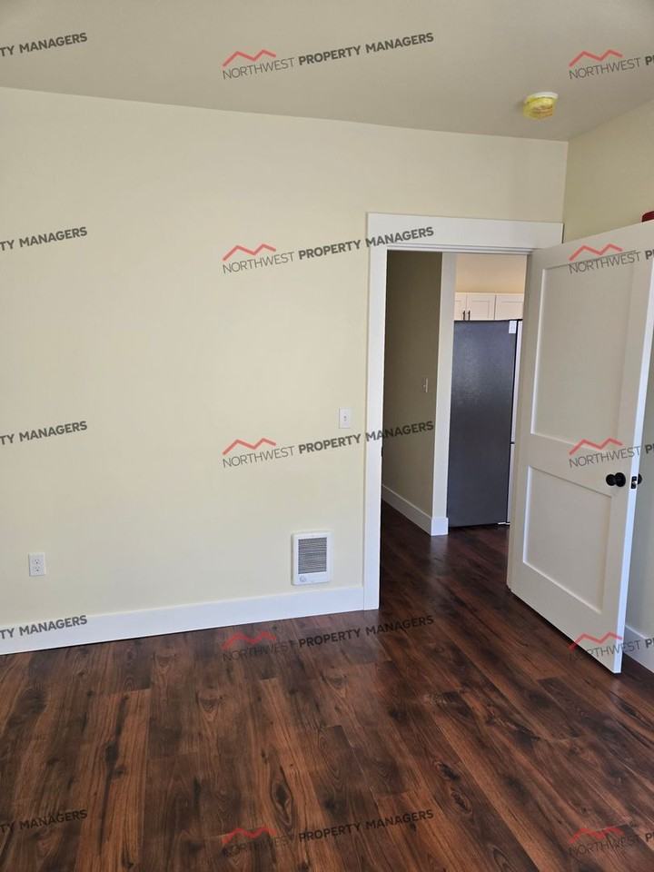 R313A - Cascade School Apts. - Photo 3 of 15