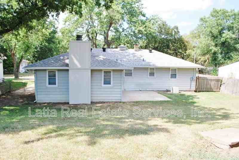 804 Nw Summit St - Photo 2 of 14