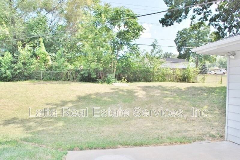 804 Nw Summit St - Photo 3 of 14