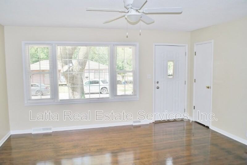 804 Nw Summit St - Photo 4 of 14