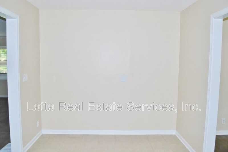 804 Nw Summit St - Photo 5 of 14