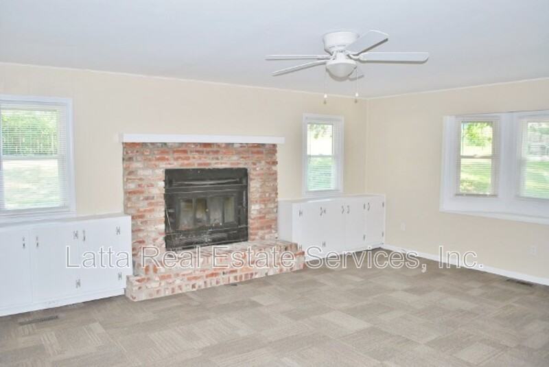 804 Nw Summit St - Photo 7 of 14
