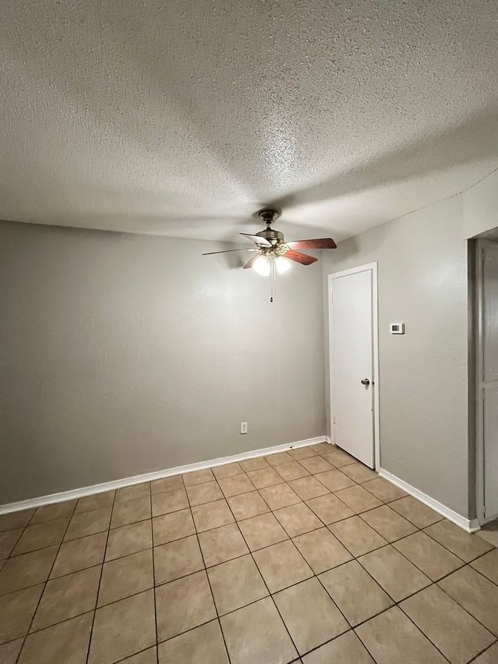 3742 N Nicklas Ave - Photo 4 of 8