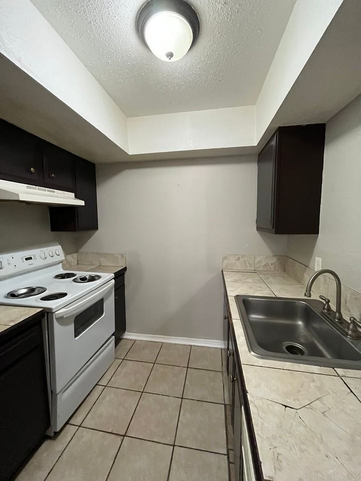 3742 N Nicklas Ave - Photo 5 of 8