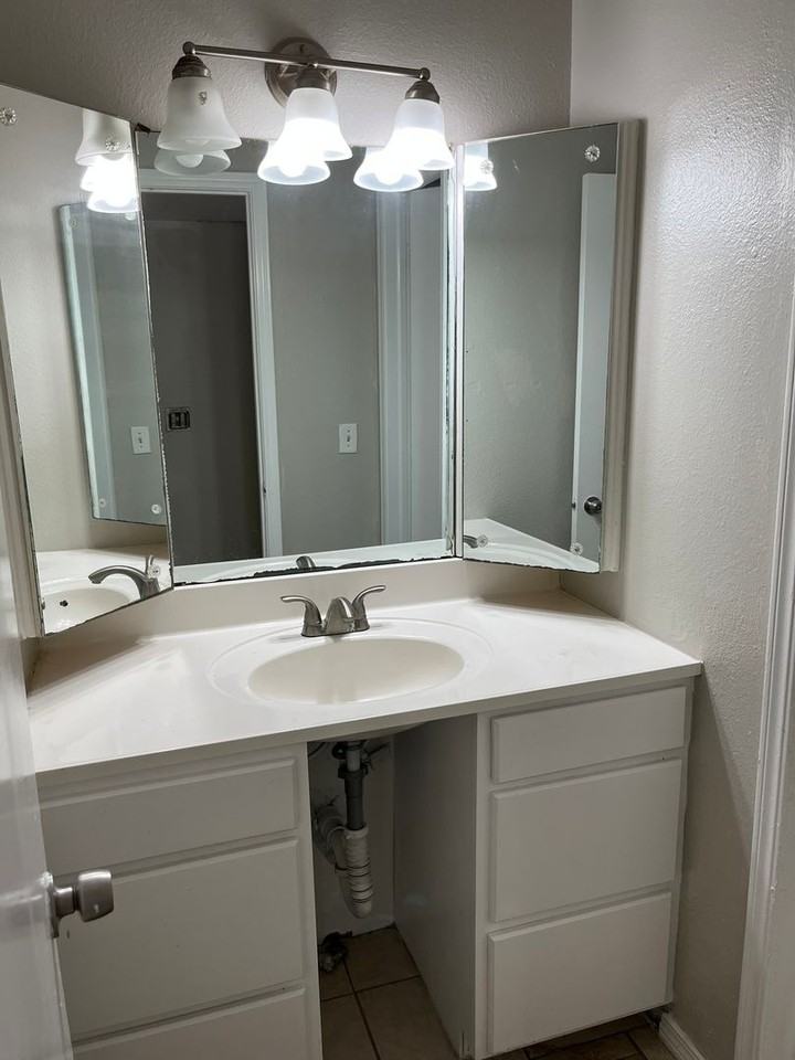 3742 N Nicklas Ave - Photo 6 of 8