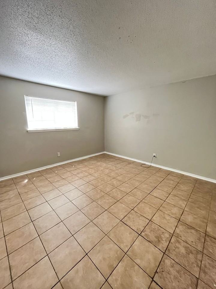 3742 N Nicklas Ave - Photo 7 of 8