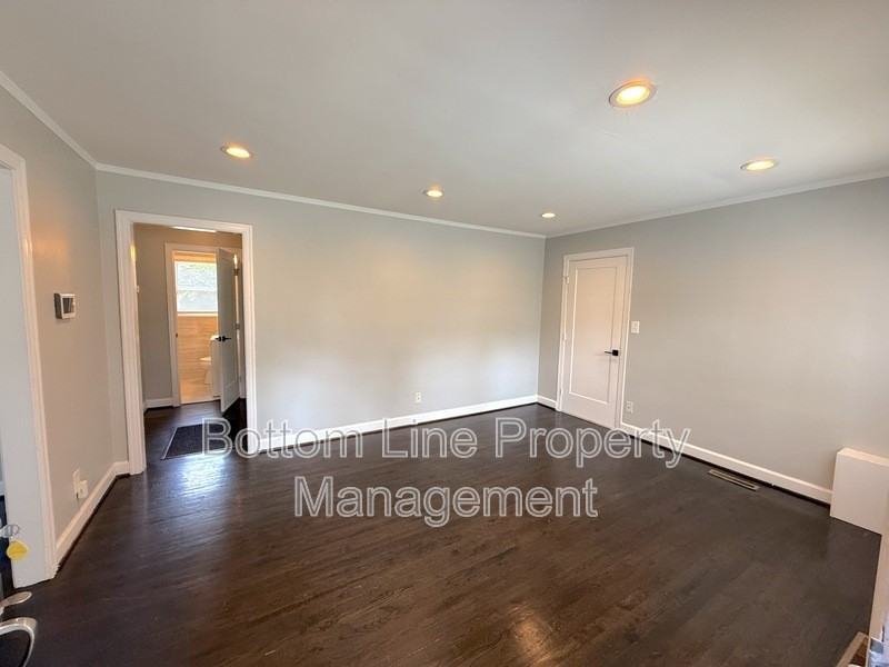 214 S Gardner Ave - Photo 3 of 15
