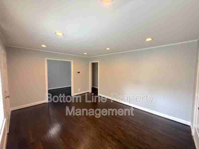 214 S Gardner Ave - Photo 4 of 15