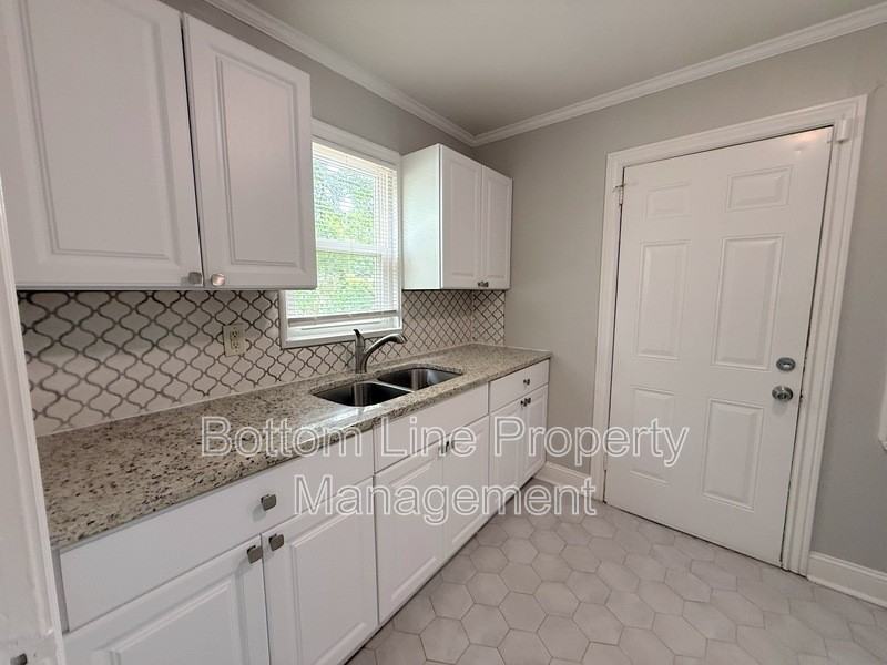 214 S Gardner Ave - Photo 7 of 15