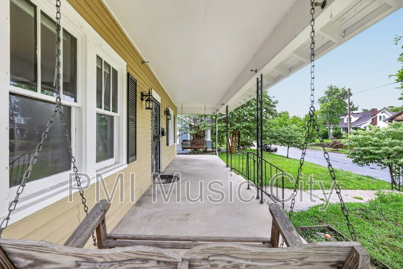 1609 Shelby Ave - Photo 6 of 31