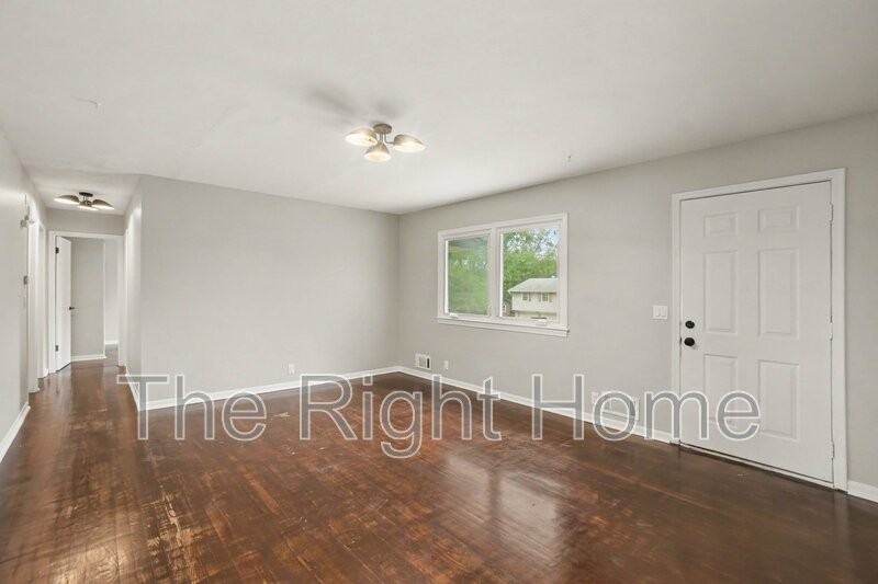 6929 N 64th St - Photo 5 of 21