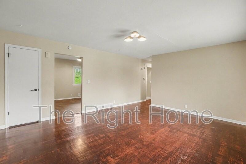6929 N 64th St - Photo 6 of 21