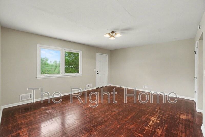 6929 N 64th St - Photo 7 of 21