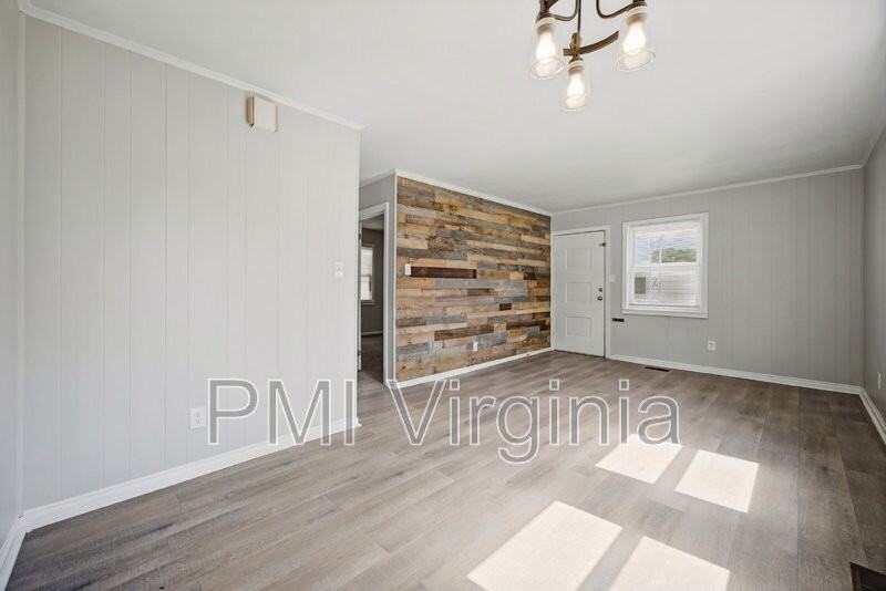 3310 Glasgow St - Photo 5 of 25