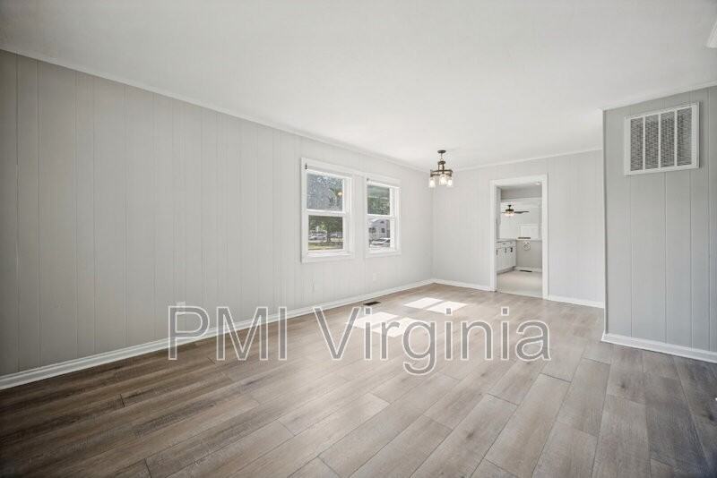 3310 Glasgow St - Photo 7 of 25