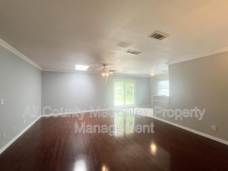 431 Malden Dr - Photo 2 of 10