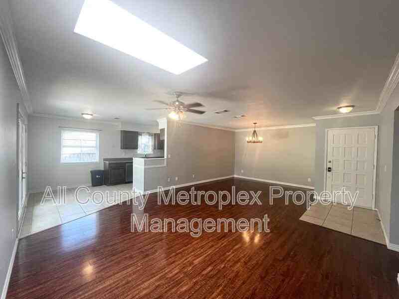 431 Malden Dr - Photo 3 of 10