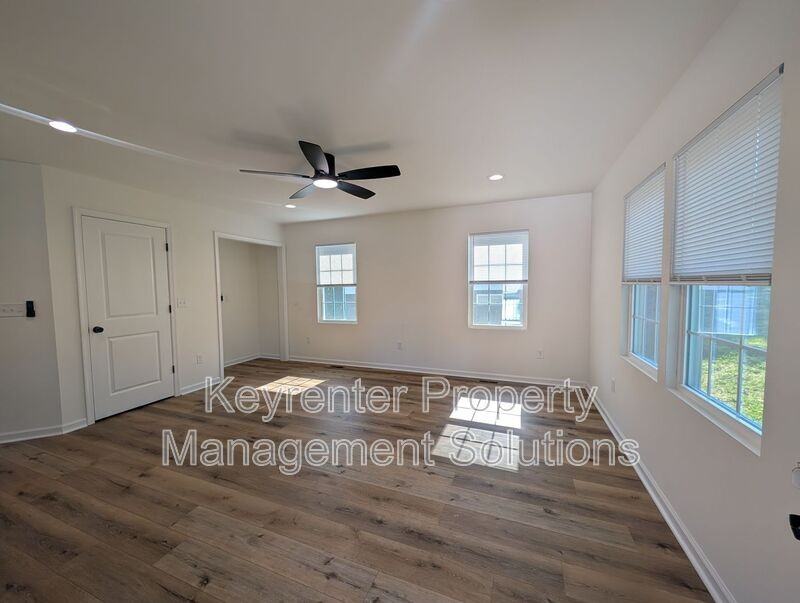 55 Breezewood Dr - Photo 5 of 32