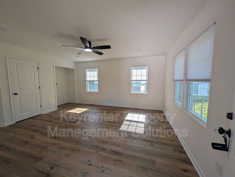 55 Breezewood Dr - Photo 6 of 32
